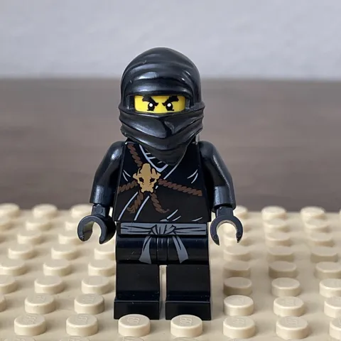 LEGO Ninjago Cole Minifigure The Golden Weapons Black Ninja 2112 2516 2263 new