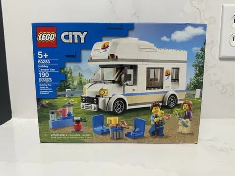 LEGO 60283 FACTORY SEALED City: Holiday Camper Van 190pcs Rare Retired