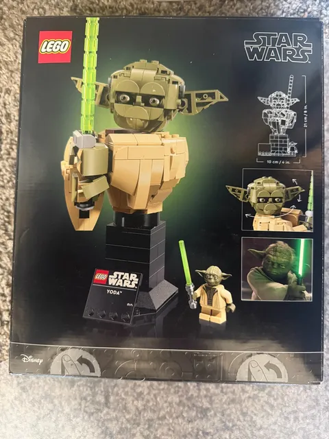 Authentic 399pc LEGO Star Wars Yoda bust set.
