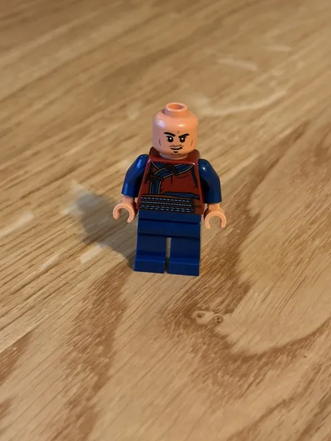 Lego Marvel Super Heroes Wong - Dark Red Robe, Dark Blue Legs Minifigure