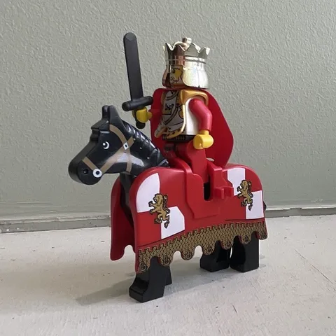 Lego Kingdoms Lion King Minifigure (HORSE INCLUDED)