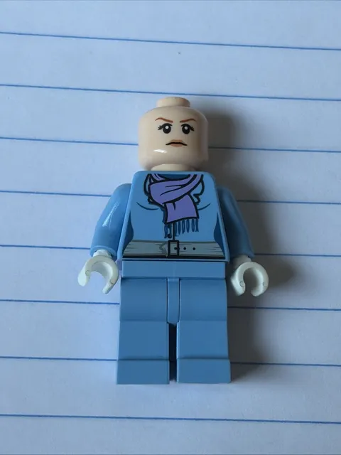Lego Super  Heroes Aunt May MiniFigure New From Set 76057 minifig No Hair