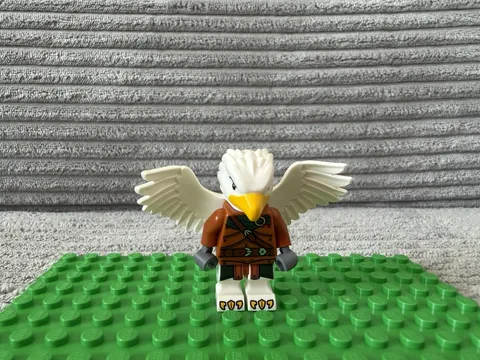 LEGO Dungeons & Dragons Aarakocra Ranger Minifigure White Wings Genuine
