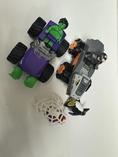 LEGO Spider-Man: Hulk vs. Rhino Truck Showdown (10782) Not Complete 