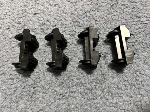 Lot of 4 LEGO RC Train Wheel Holders with Wheels 2878c02