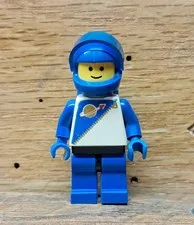 1987 LEGO Futuron Blue Minifigure w/Dk Blue Visor 