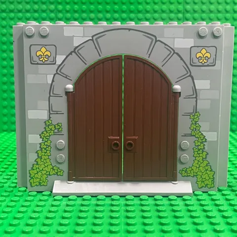 LEGO Panel 4 x 16 x 10 with Fleur-de-lis and Leaves Outside (15626pb03)