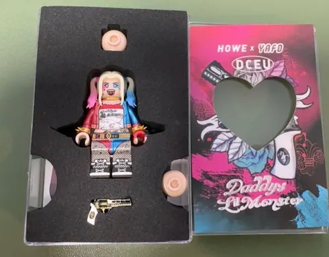 LEGO DC Harley Quinn Custom minifigure By Yadf & Howe Flesh Variant