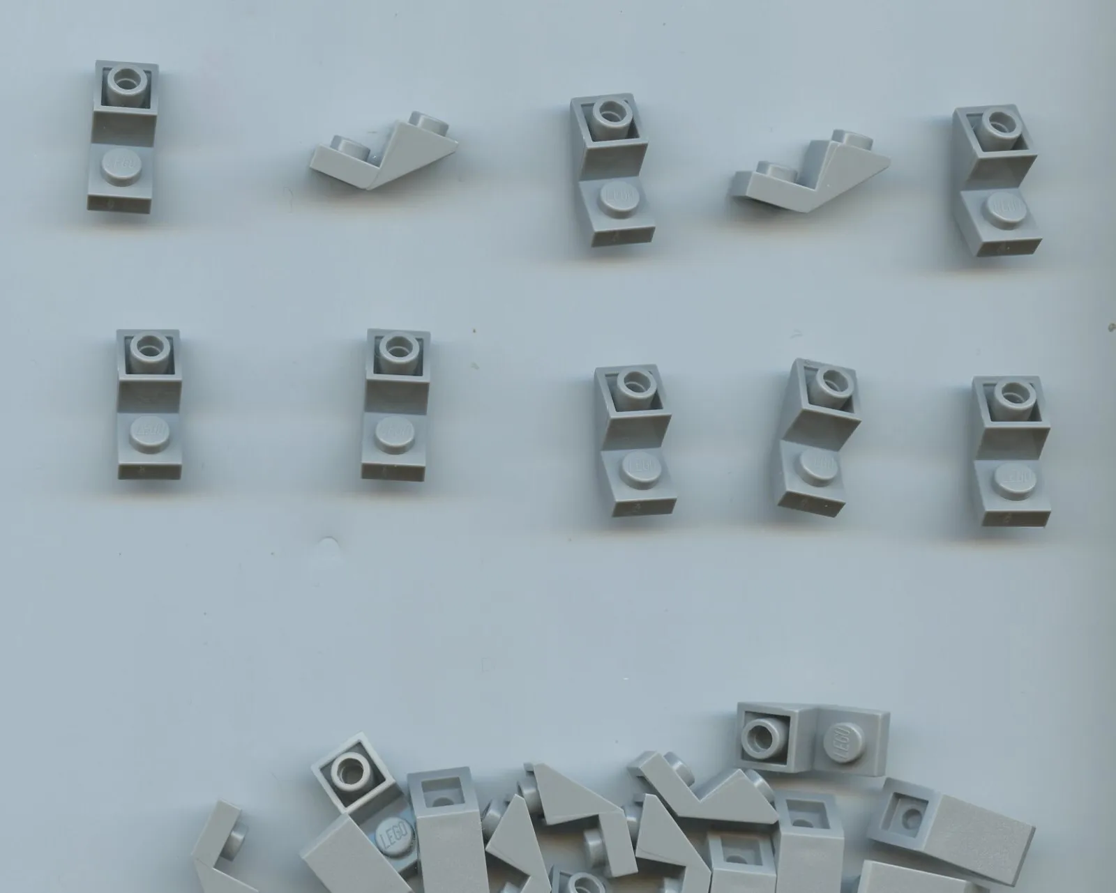 LEGO x 20 Light Bluish Gray Slope, Inverted 45 2 x 1 with 2/3 Cutout