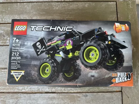 LEGO TECHNIC: Monster Jam Grave Digger (42118) BRAND NEW (SEALED)