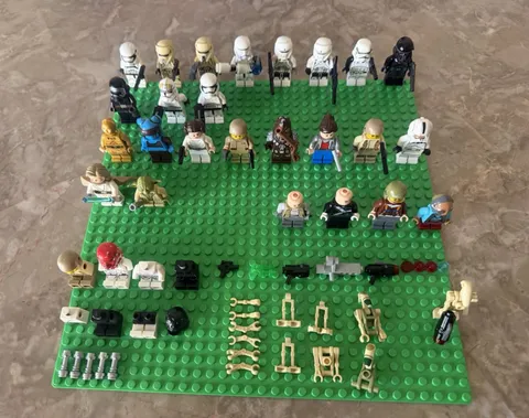 LEGO Star Wars Minifigure. Many from different sets. Weapons, parts, etc.