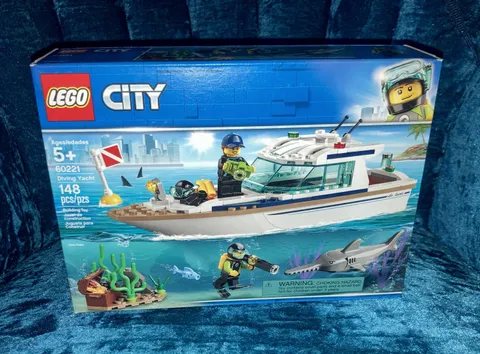 LEGO City 60221 Diving Yacht NEW SEALED Retired Collectible Set/Scuba Diver
