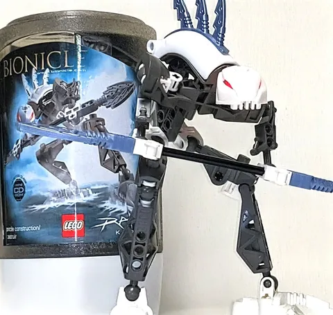 LEGO BIONICLE: Rahkshi Kurahk 8588 w/ Canister & Kraata 