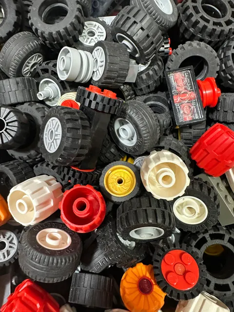 Preowned Bulk LEGO® Medium Sized Wheels & Tires - 1lb