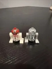 Lego Star Wars Astromech Droid R4-P17 And Star Wars R2-Q2