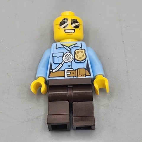LEGO City Police Policeman 952016-1 Sunglasses Badge Radio Blue Shirt Brown Pant