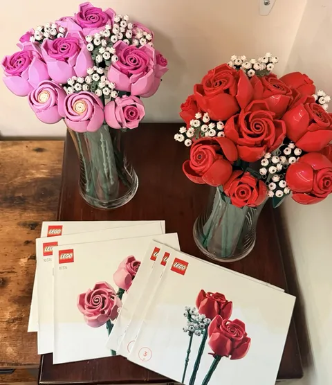 LEGO Red & Pink Vased rose boutiques. Pristine assembled sets with booklets.