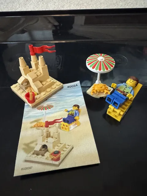 LEGO Holiday & Events 40054 Summer Scene with Minifigure- COMPLETE