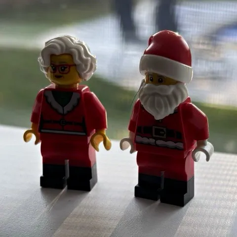 LEGO Santa Minifigure MINIFIGURES Lot of 2 (2-Piece) Santa & Mrs clause