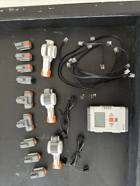 Lego mindstorms nxt 2.0 Complete Set Of Intelligent Brick, Motors, And Sensors 
