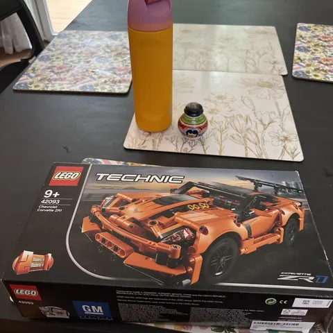 LEGO TECHNIC: Chevrolet Corvette ZR1 (42093)