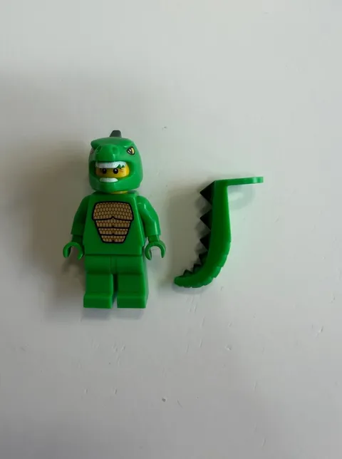 Lego Lizard Man Collectible Minifigure Series 5 8805 CMF col070 C12