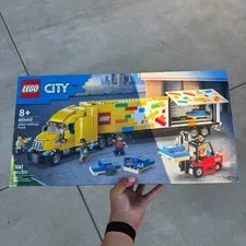 LEGO  City Yellow Delivery Truck Toy 60440 BRAND NEW Sealed