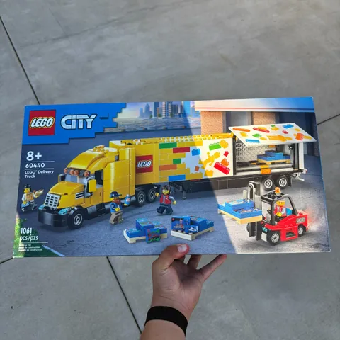 LEGO  City Yellow Delivery Truck Toy 60440 BRAND NEW Sealed