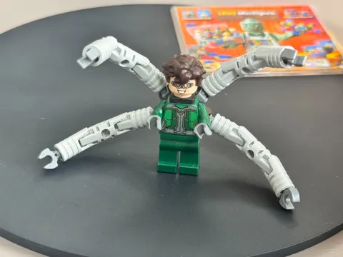 LEGO Dr. Octopus Doc Ock Minifigure 76178 Spider-Man Villain Daily Bugle T4-00