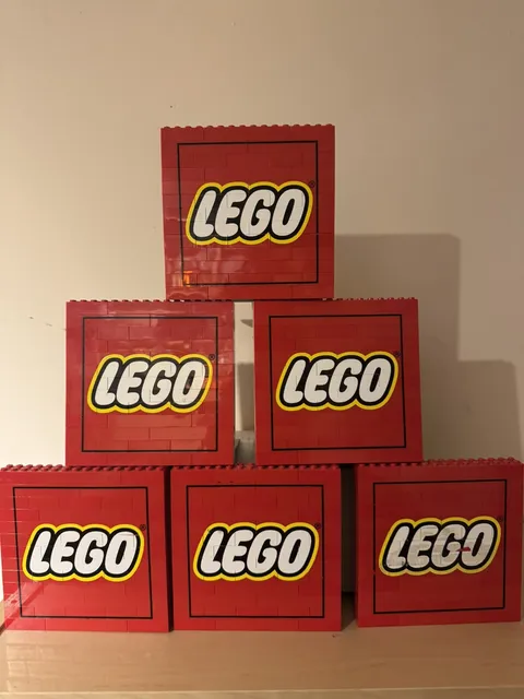 LEGO 852521 Bookend / Book End Stand Red 13cm x 13cm Collectors RETIRED Home