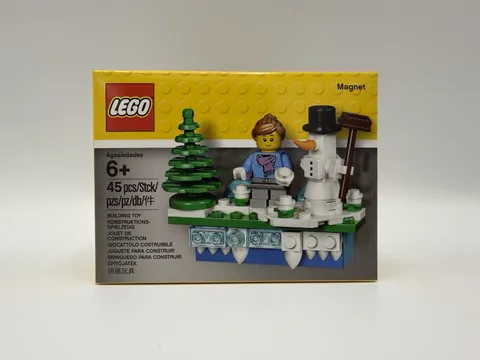 LEGO Seasonal: Iconic Holiday Christmas Scene Magnet (853663) NEW! RETIRED! RARE