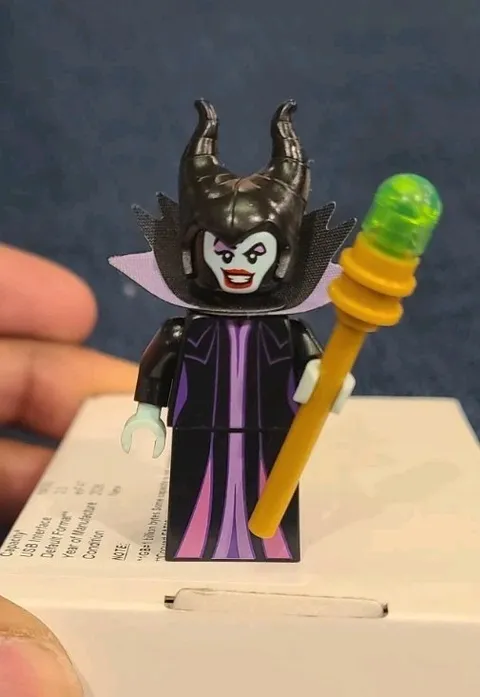 LEGO Maleficent Disney Villain Icons Minifigure 43227 Sleeping Beauty NEW dis130