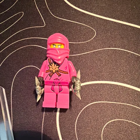 LEGO NINJAGO Plastic Minifigure Pink Ninja w/ Silver Weapon & Gray Accessories