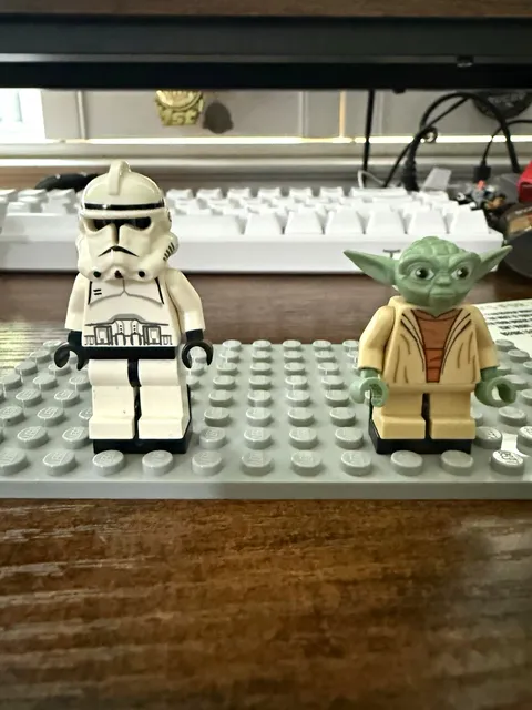 LEGO Star Wars Minifigures Lot of 2 Clone Trooper & Yoda Plastic Age 5+