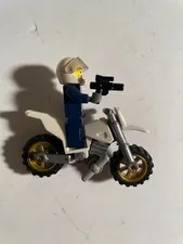 LEGO City Tow Truck Trouble Police Officer Motorcycle 60137