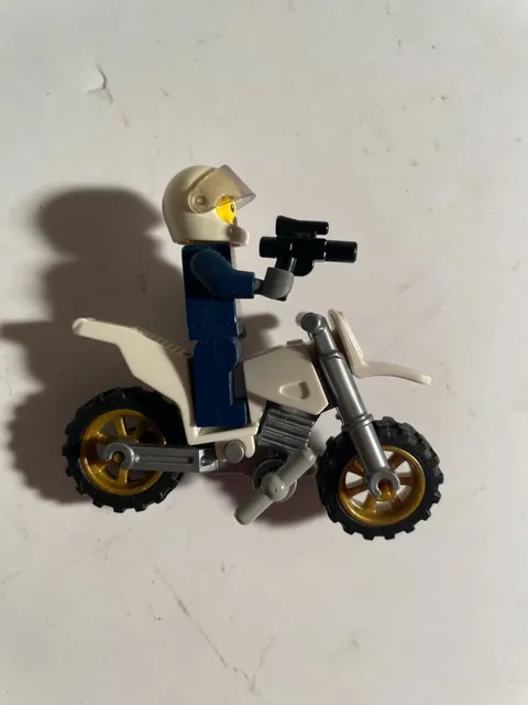LEGO City Tow Truck Trouble Police Officer Motorcycle 60137