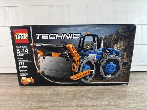 New LEGO TECHNIC Dozer Compactor #42071 Building Set Fast Shipping