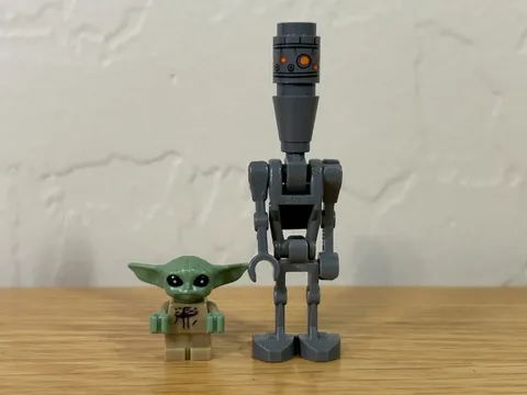 Lego Star Wars IG-11 and Grogu minifigures