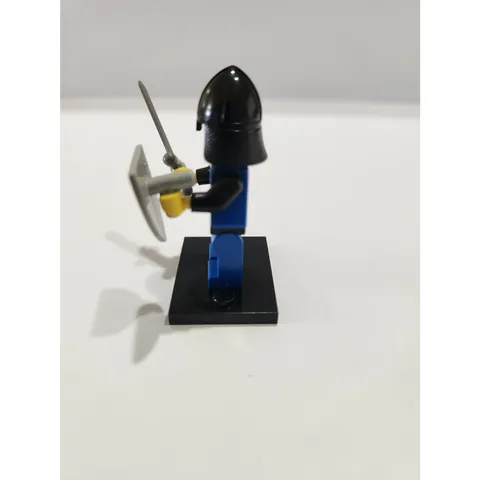 Vintage LEGO Castle Black Falcon Knight Minifigure (Classic 1980s/90s)-Complete