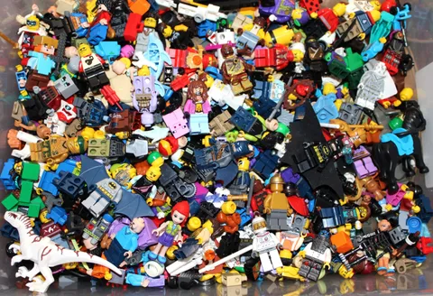 Huge 4 1/2 Pound lot of Lego Mini Figure People, Animals, Accessories