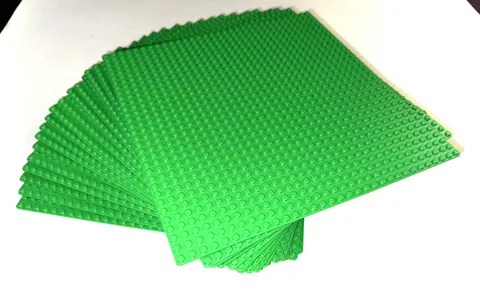 Lot of 17 LEGO Classic 32x32 Baseplates - bright Green, 32 x 32 Studs