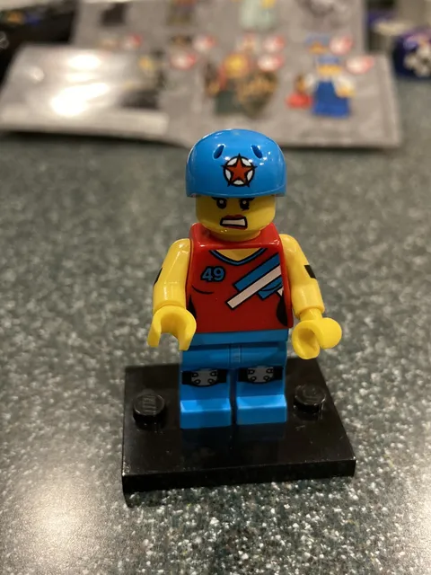 LEGO Minifigure Series 9 - 71000-8 Roller Derby Athlete Girl Boy *See Store*