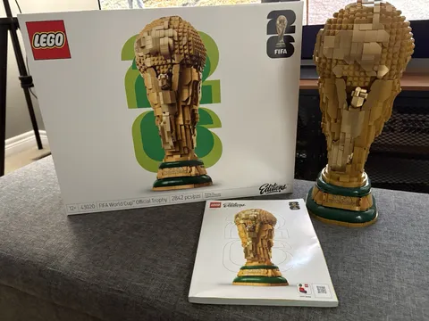LEGO FIFA World Cup Trophy 100% completed with box and manual 