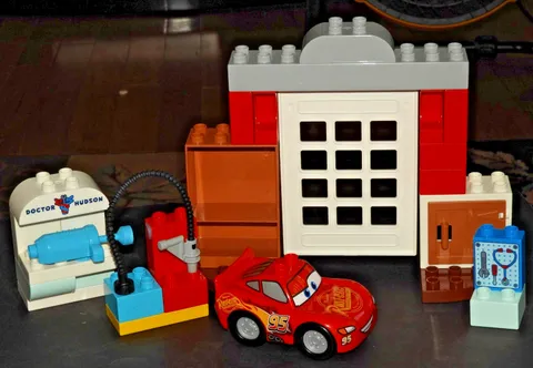 Lego Duplo Disney Cars McQueen's Visit to Doc's Garage 10456 Incomplete READ