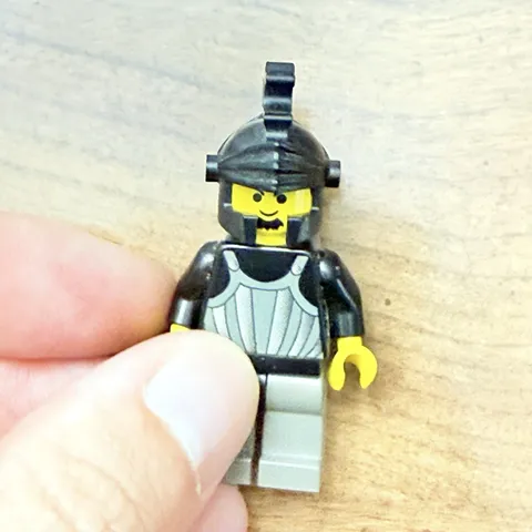 Lego Vintage Black Knight Castle minifigure 6086