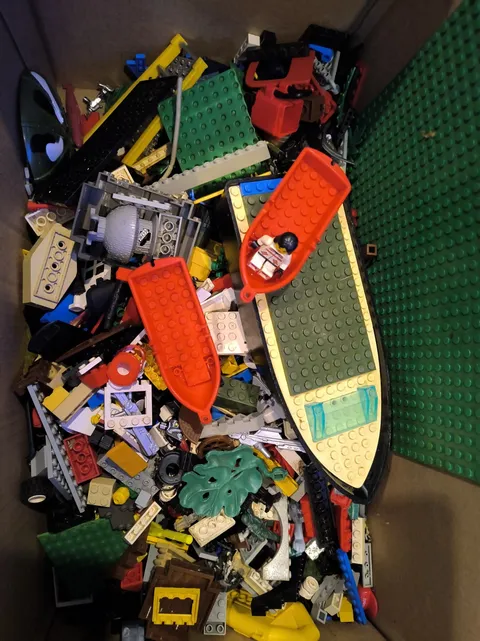 Legos Bulk 7 Pounds Including Minifigs Check Out Pics
