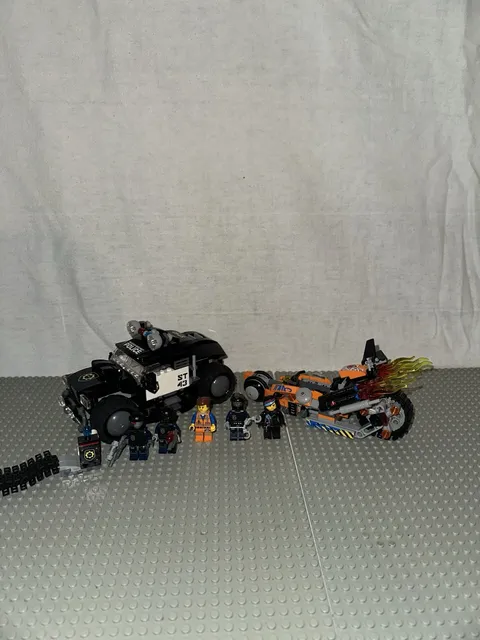 LEGO The LEGO Movie: Super Cycle Chase (70808) 99.99% Complete missing Sticker