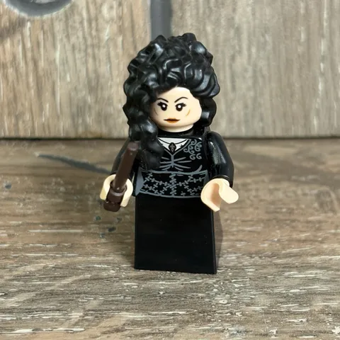 LEGO Harry Potter BELLATRIX LESTRANGE MINIFIGURE from 75980 Attack On The Burrow