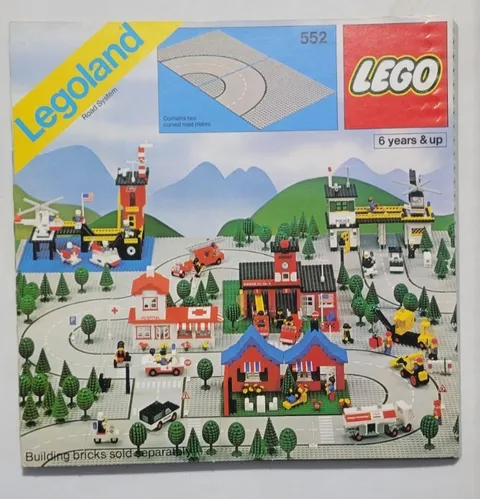 LEGO 552 Classic Town Set: curved Road Plates Complete with cardboard