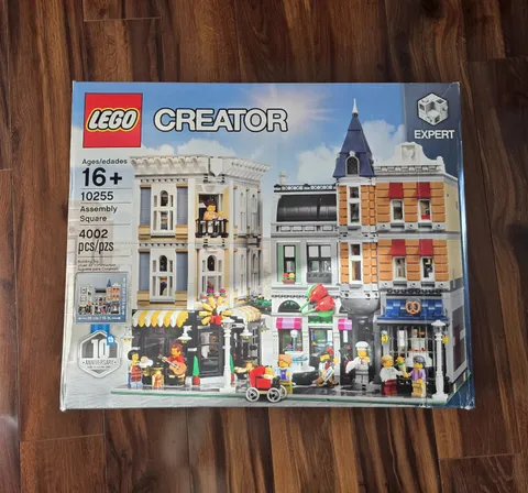 LEGO Creator 10255 Assembly Square brand new sealed box Modular Building